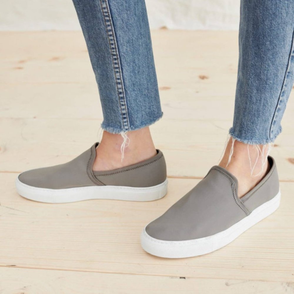 Jenni Kayne Lounger Sneakers in Charcoal Gray. Size EU 41